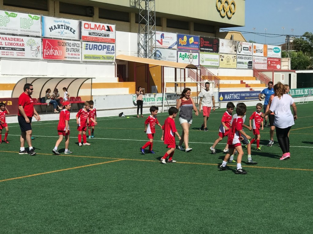 La escuela de fútbol de Utrera lanza un video para promocionar la Liga de Colegios