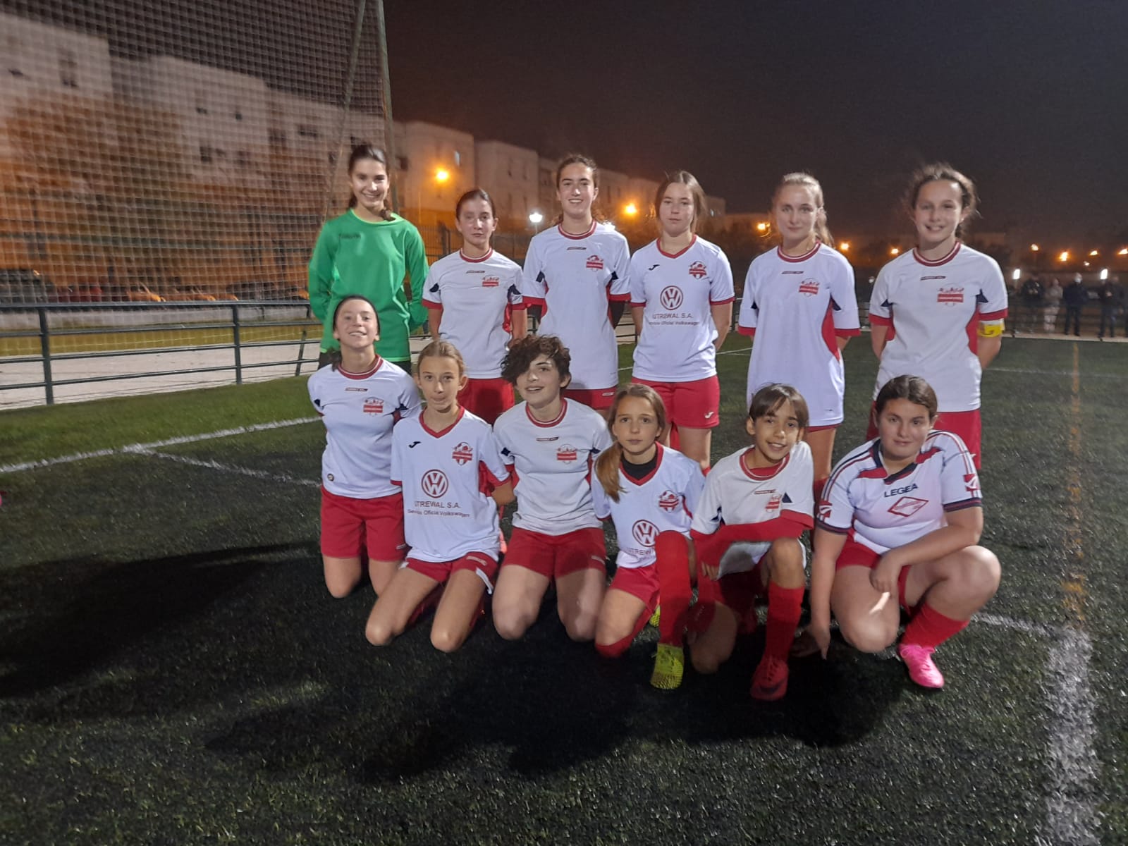 El Infantil femenino de la Escuela de fútbol, que entrena Paco Martín, inicia la temporada con victoria a domicilio 2-3