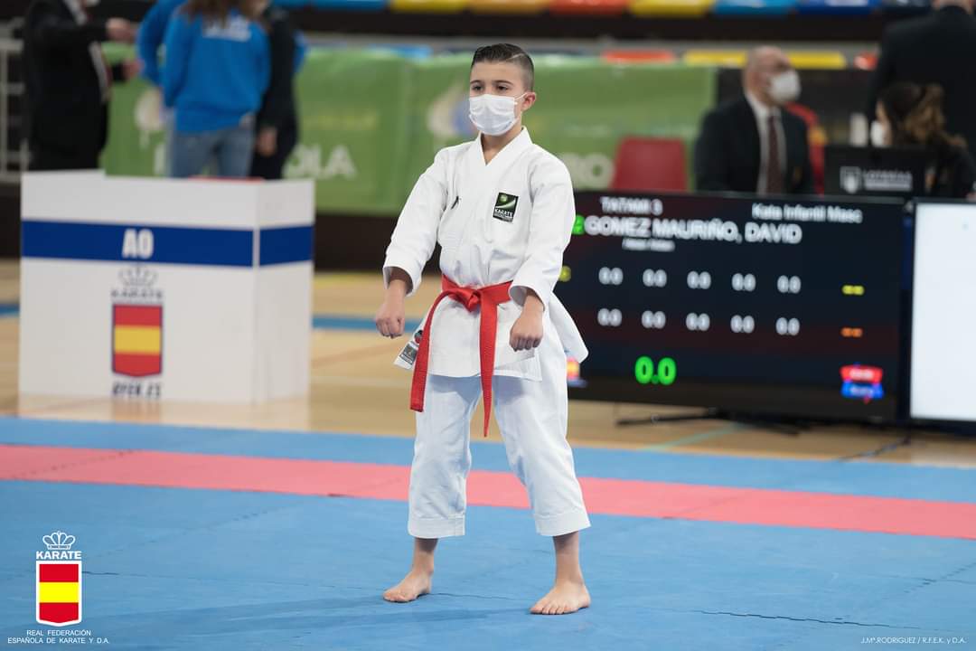 El 2020 no fue mal año para el joven karateka utrerano David Gómez que consiguió varios títulos