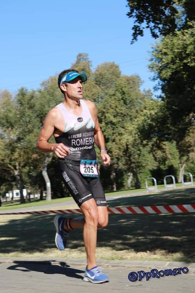 El triatleta Rafael Romera se acercó al podium en Chiclana representando a Utrera Acuática