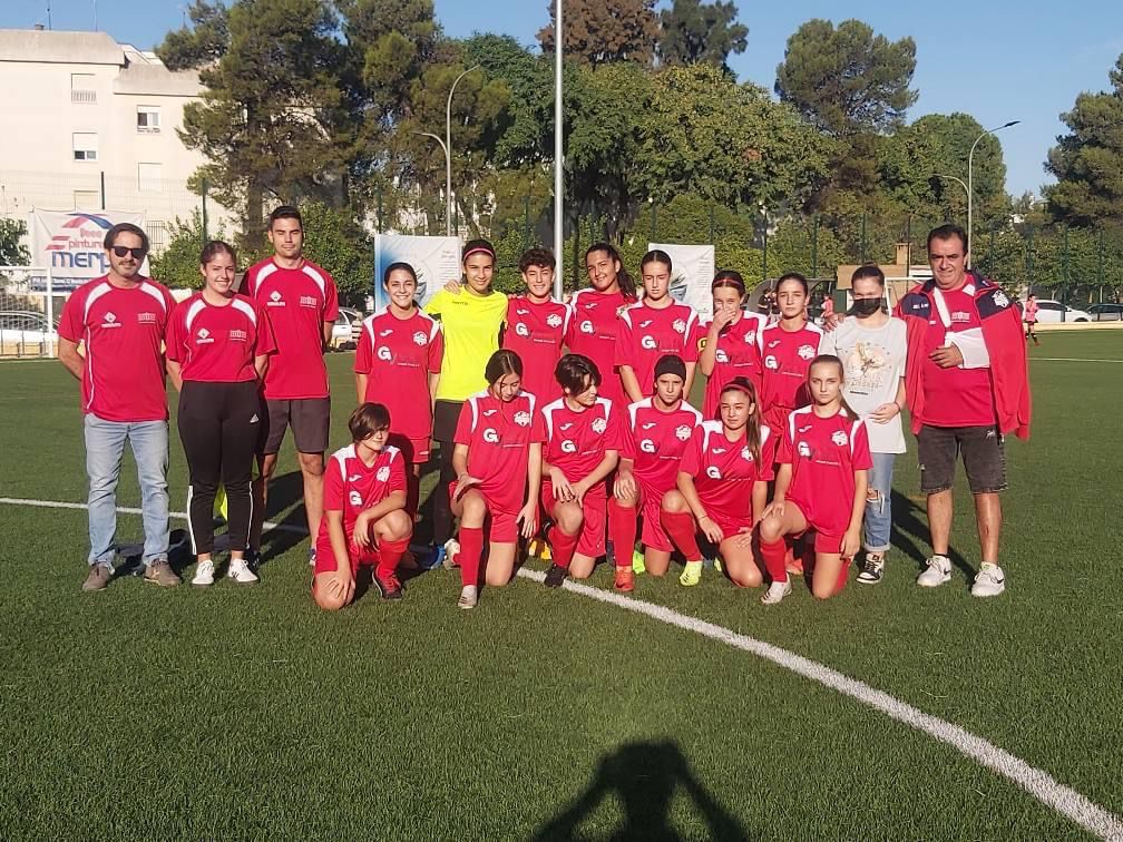 La escuela de fútbol comienza su periplo femenino en fútbol 11 con la categoría cadete