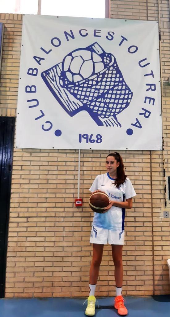 La jugadora utrerana de baloncesto Paula Sánchez convocada por la selección sevillana