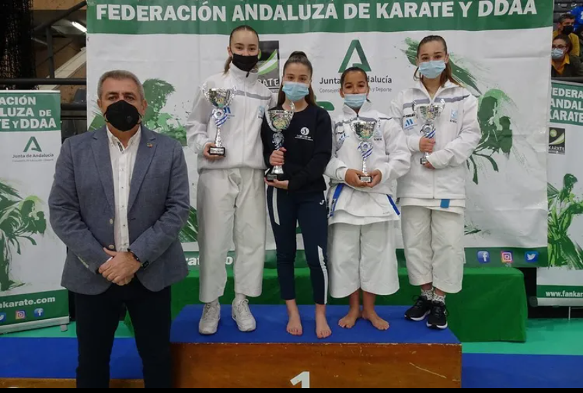 Nuevos éxitos y medallas para los jóvenes karatekas utreranos