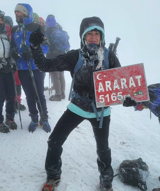 La utrerana Cristina Mancera llega a los 5165 metros de altura en Turquía