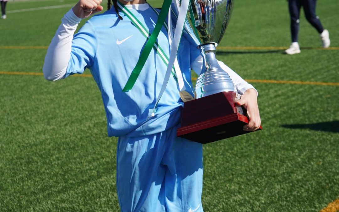 La utrerana Marta Román, del equipo alevin de la Selección Sevillana de fútbol, gana el Campeonato de Andalucía en Granada