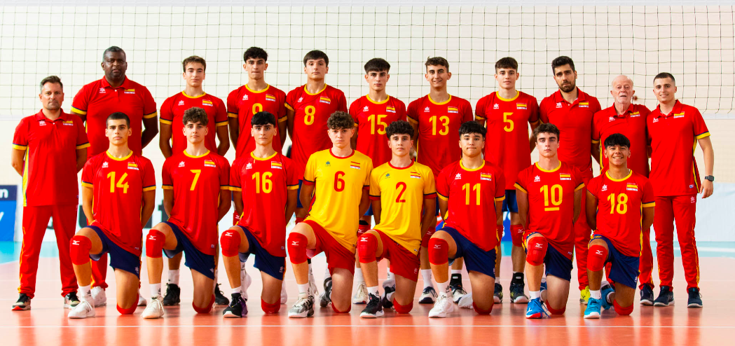 La selección española sub17 de voleibol que integra el utrerano Ángel Ocaña vence a Polonia en una remontada