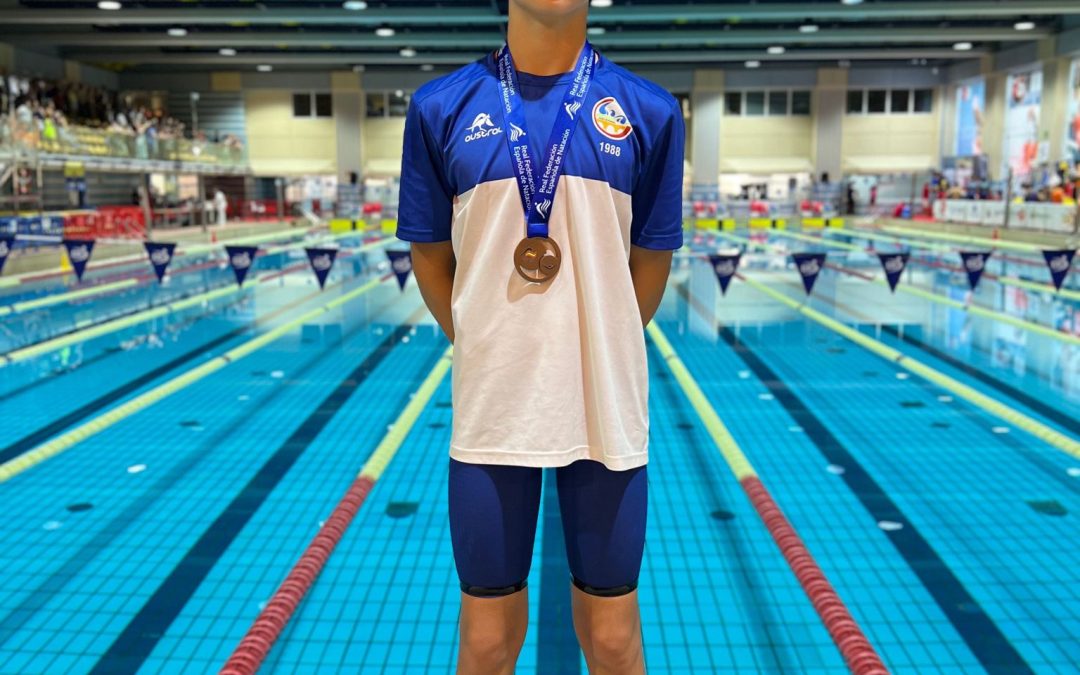 El nadador utrerano, David Pino, cumple su sueño ganando una medalla en el  Campeonato de España