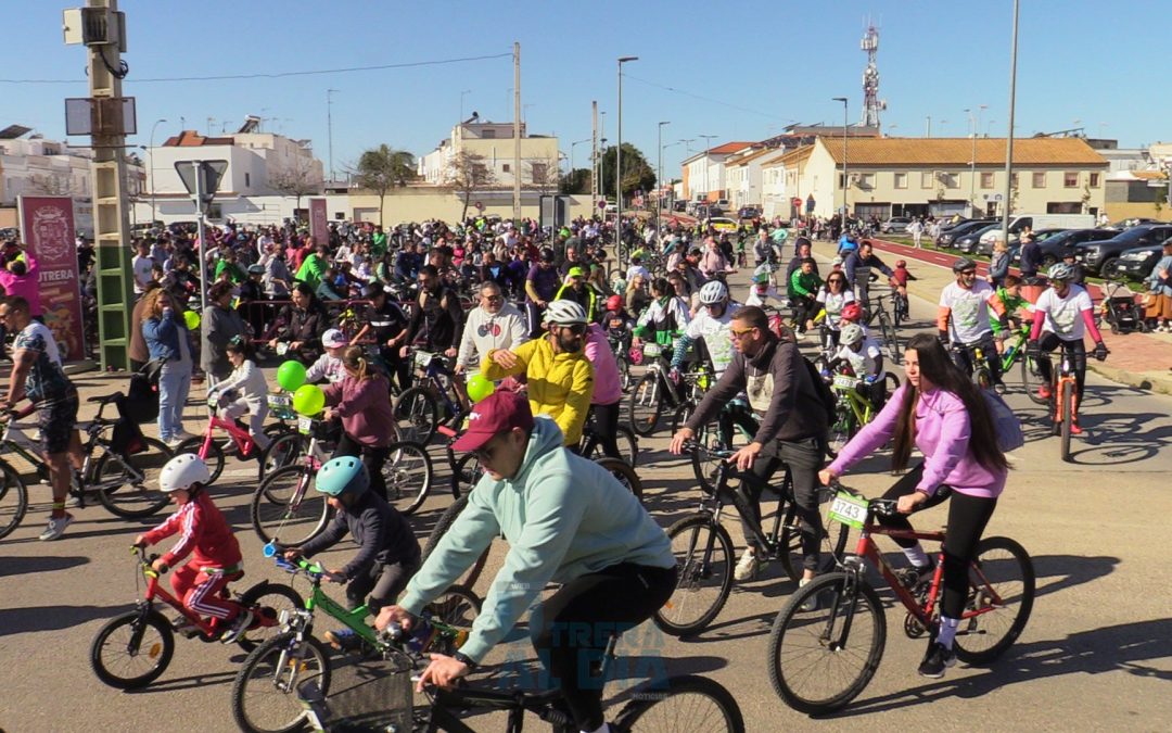 Casi 6.000 dorsales en la 40º Edición del Paseo en Bicicleta del Día de Andalucía en Utrera [vídeo y fotos]