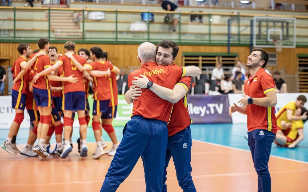 El utrerano Ángel Ocaña y la selección Española sub20 se clasifican para la fase final del Campeonato de Europa de Voleibol