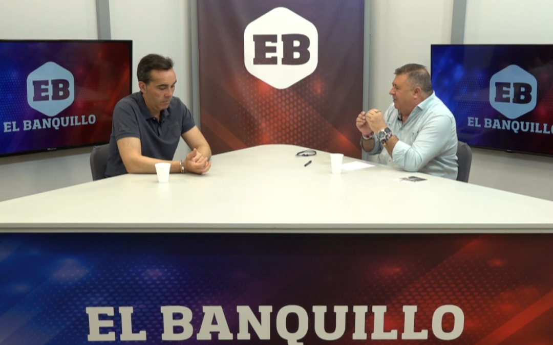El futbolista utrerano Juan Muñoz y el entrenador del CD Utrera Miguel Ángel Montoya protagonistas del nuevo programa El Banquillo [resumen]