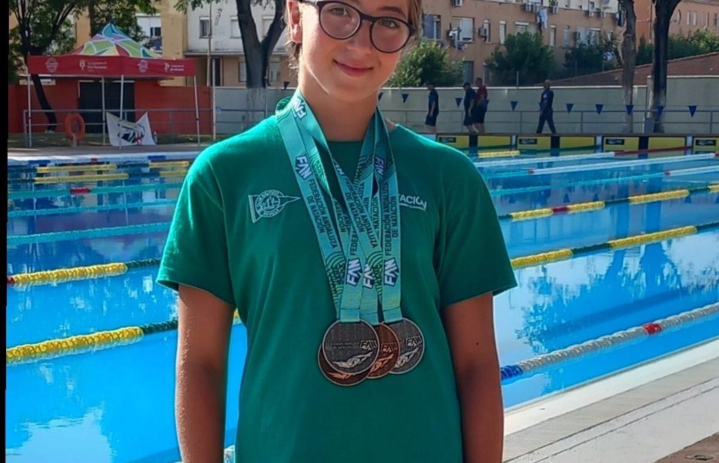 La nadadora utrerana Paola Pérez logra varias medallas en el XXXIX Campeonato de Andalucía alevín