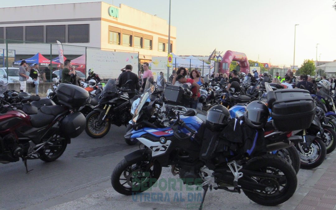 Más de 600 motos en la 4ª edición de la Ruta Motonocturna del Club «Los Apretaos» [vídeo y galería]