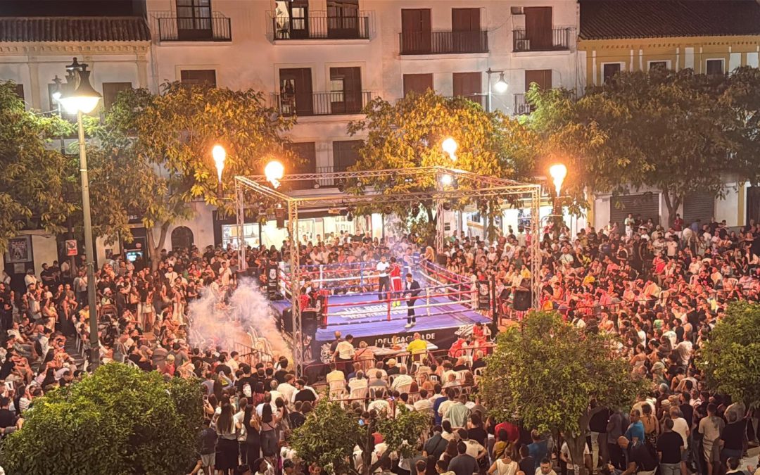 Emoción y lucha en los 7 combates vividos en la I Velada de Boxeo en el Altozano [vídeo y galería]
