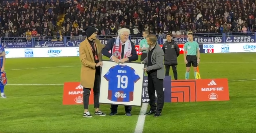 José Antonio Reyes recibe un homenaje en Almendralejo [vídeo]