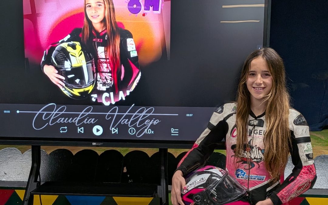 La joven promesa del motociclismo, Claudia Vallejo, visita el CEIP Alfonso de Orleans con motivo del 8M