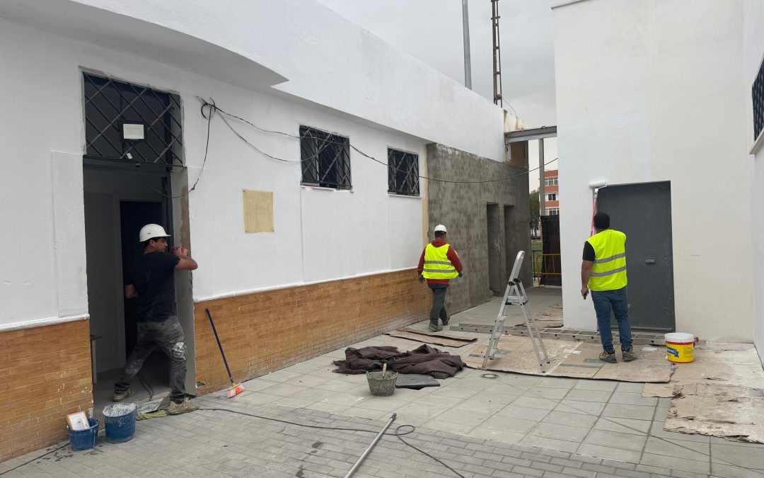 El alcalde de Utrera visita las obras de mejora y ampliación del Campo de Fútbol “El Tinte”