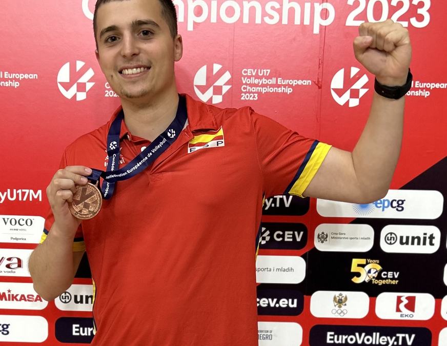 El utrerano Ángel Ocaña recibe el Premio Extraordinario Fin de Estudios de la Universidad de Sevilla